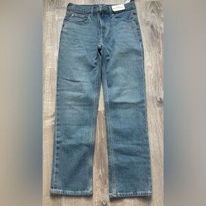 NWT Abercrombie & Fitch Women's Medium Blue Straight Leg Jeans Size 26 Short